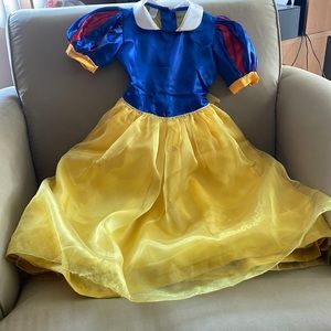 May LUZ  Snow White  Girls Dress  size  T 8”